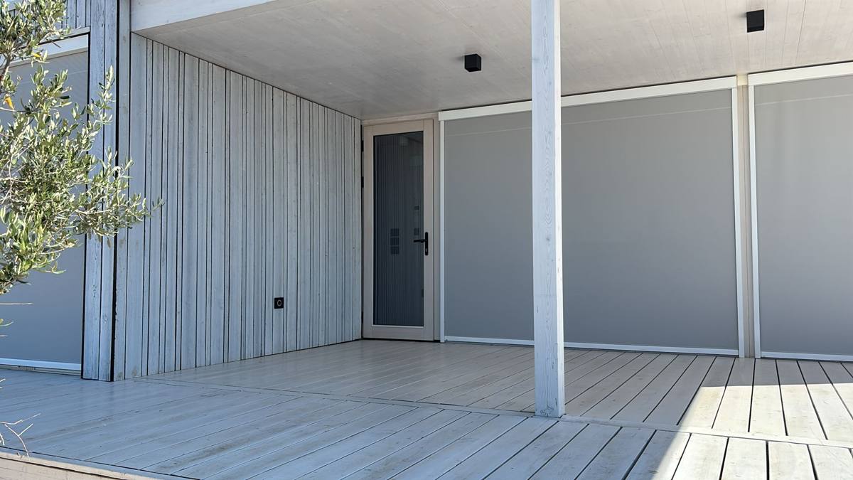 Hauseingang und Terrasse