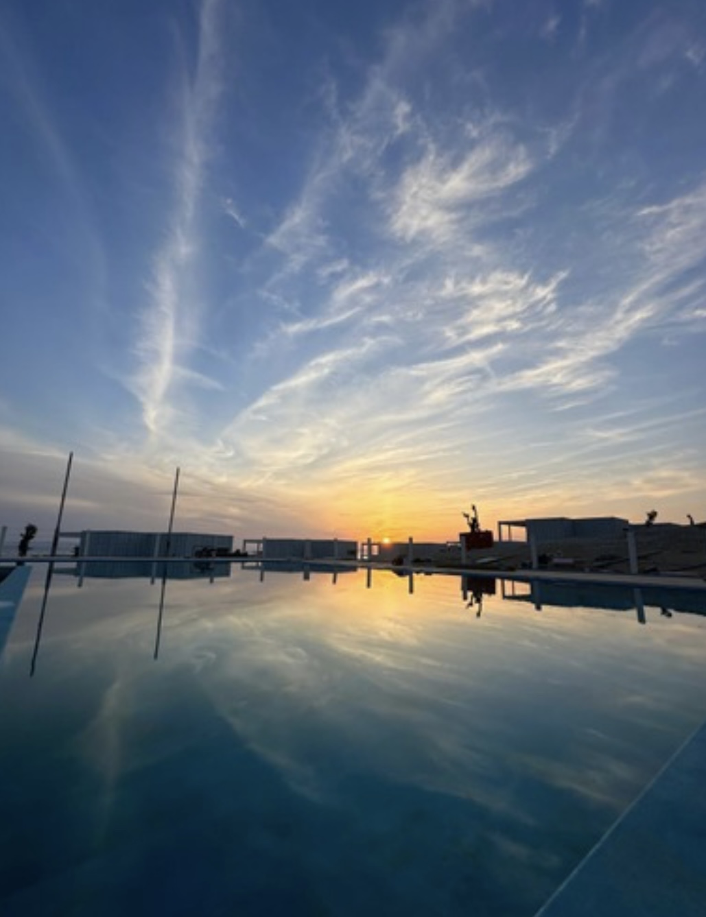 Pool bei Sonnenuntergang